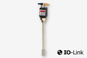 IO-Link sensor for monitoring temperature and level in the hydraulic tank